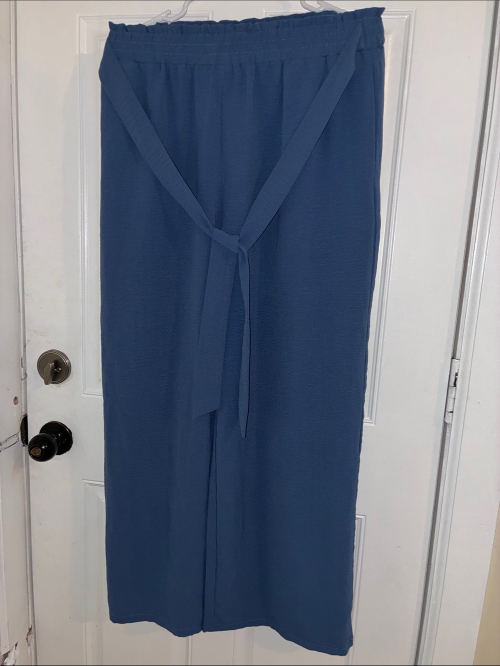 Women’s Blue Tie-Waist Capris